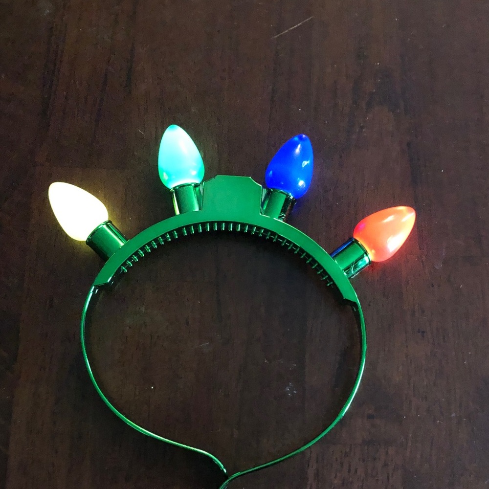 🛍️ Festive Light-Up Headband